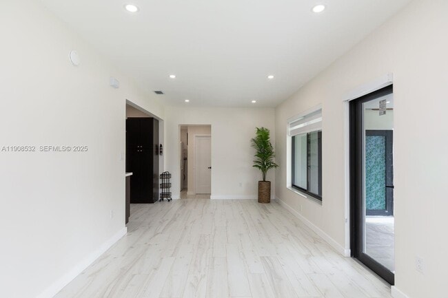 Building Photo - 5641 SW 67th Ave