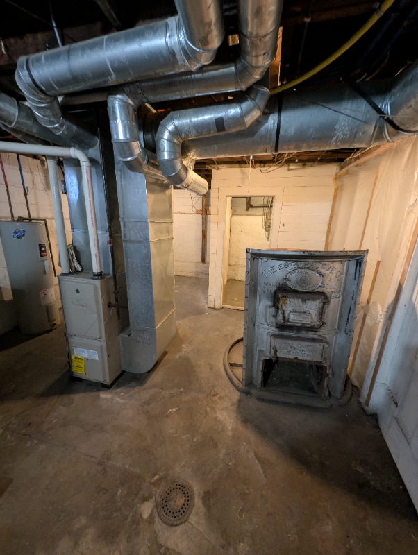 Building Photo - 928 E Grand Ave