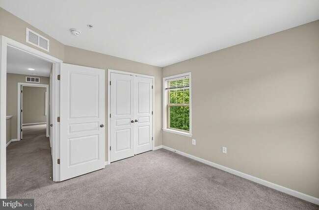 Building Photo - 7524 Holly Ridge Dr