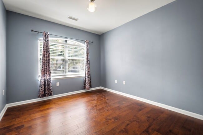 Building Photo - End unit townhome in The Cottages at Oakleaf Plantation