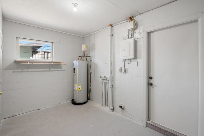 Building Photo - 480 Falmouth Ave