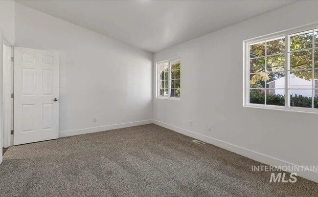 Building Photo - 230 War Eagle Dr