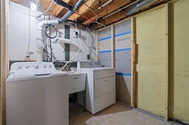 Building Photo - 233 Overbrook Rd