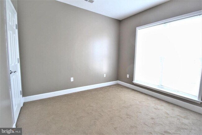 Building Photo - 2382 Brookmoor Ln