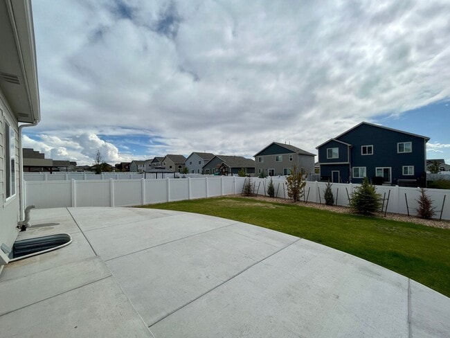 Building Photo - 1843 Ruddlesway Dr