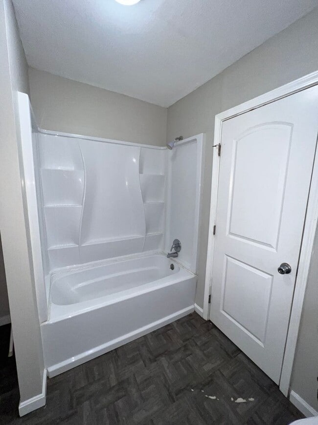Building Photo - *MOVE IN SPECIAL* Charming 2-Bedroom Home ...