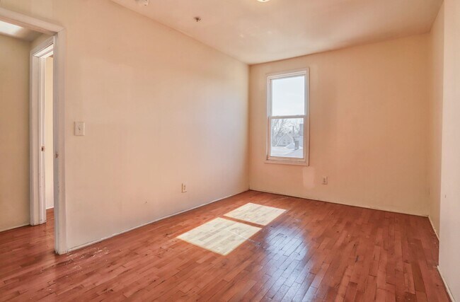 Building Photo - 37 Harmon St