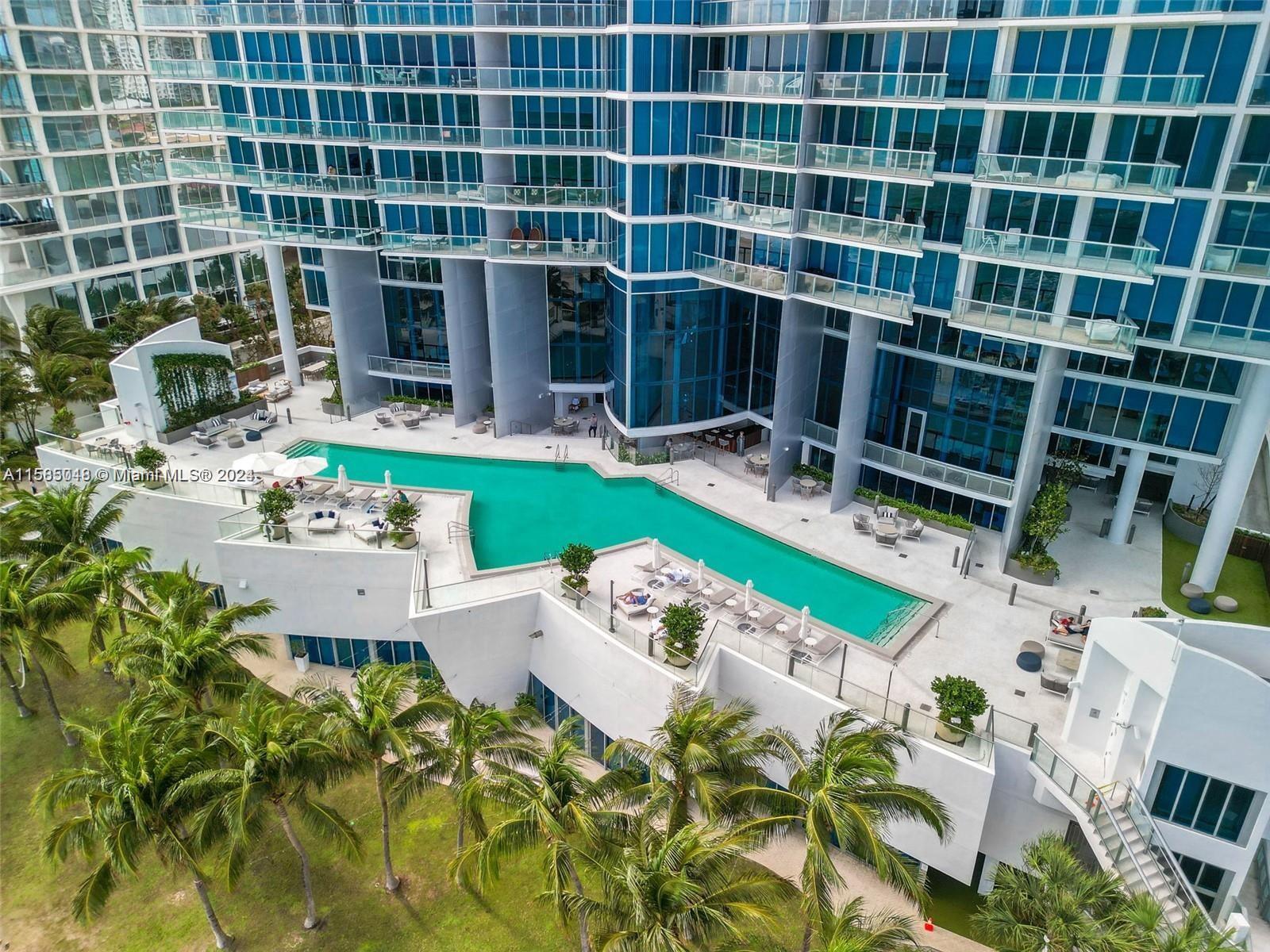 Building Photo - 17001 Collins Ave