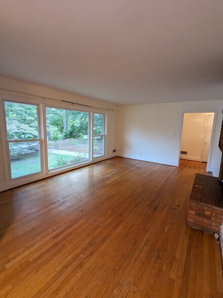 Building Photo - 2208 Westhaven Dr