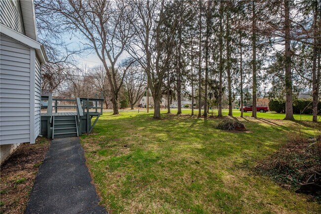 Building Photo - 133 River Meadow Dr