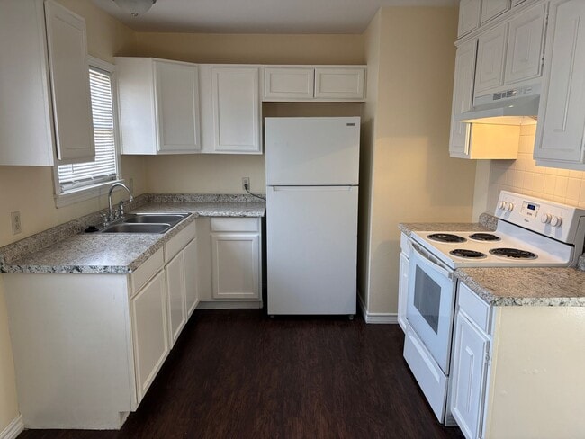 Building Photo - 3/2 Near Downtown Sherman!