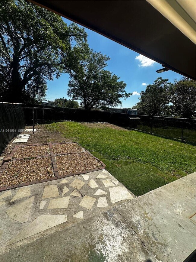 Building Photo - 26447 SW 139th Ave