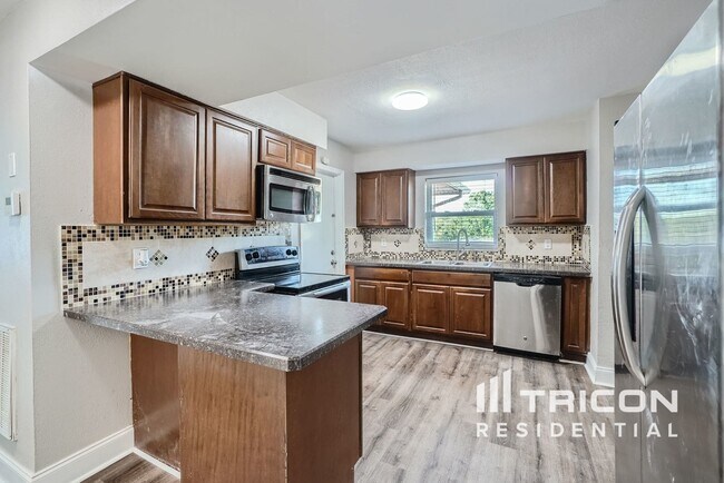 Building Photo - 7025 Fairlawn St
