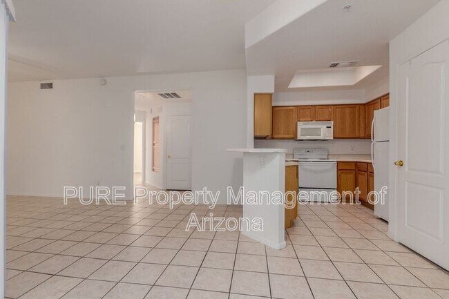 Building Photo - 9151 W Greenway Rd