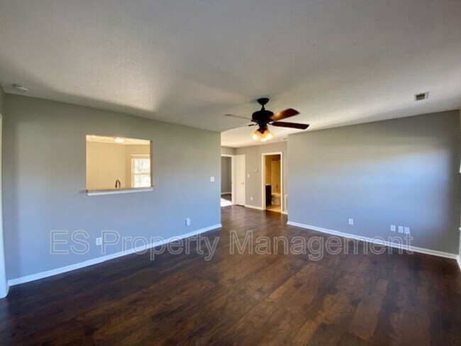 Building Photo - 4028 Dogwood Ln
