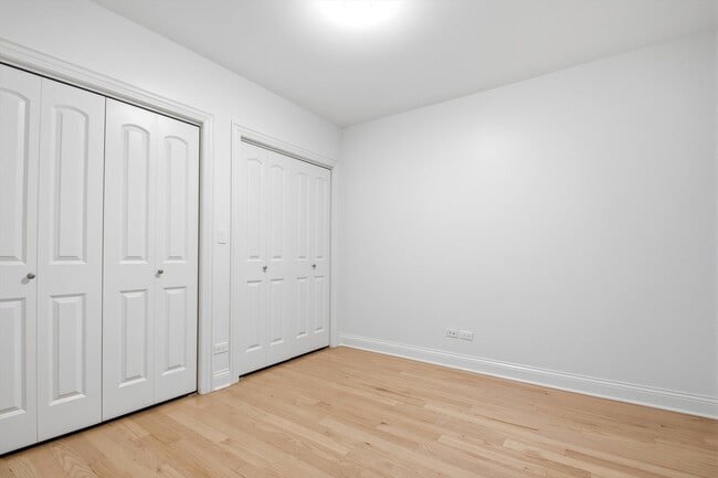 Building Photo - 2340 W Adams St