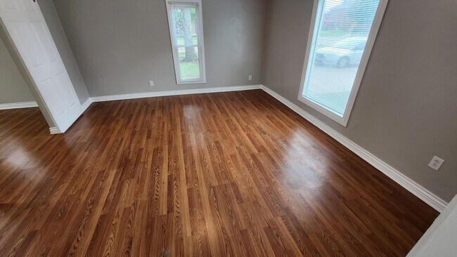Building Photo - 4 bed 2 bath house in Edmond, OK next to UCO campus