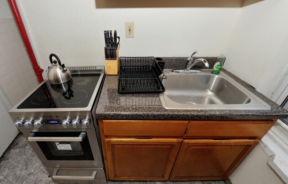 Building Photo - 1762 2nd Ave