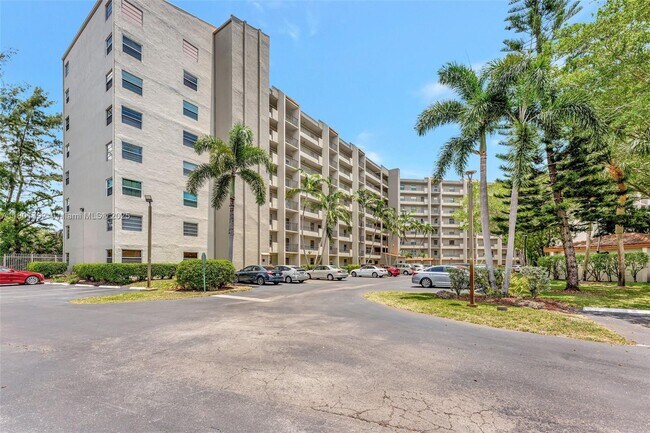 Building Photo - 3940 Inverrary Blvd