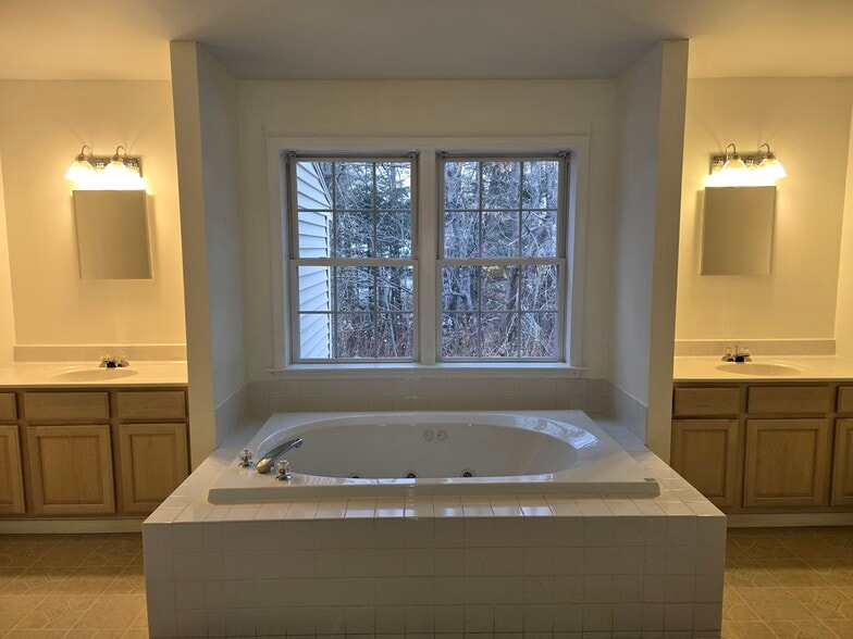 Jacuzzi Soaker Tub - 571 US Route 4