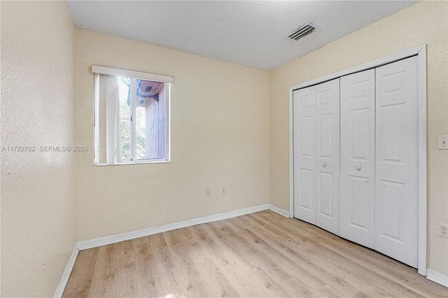 Building Photo - 631 SW 10th St