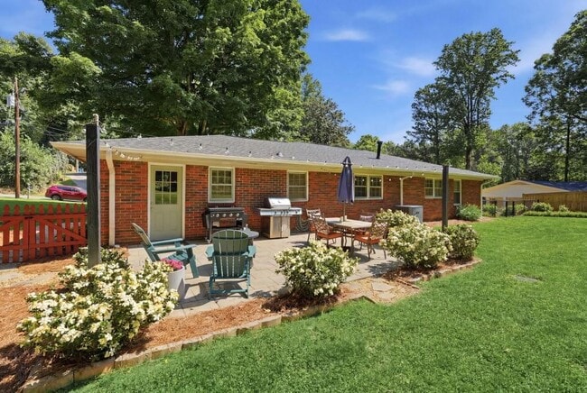 Building Photo - 1338 Northwood Cir NE