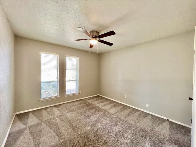 Building Photo - 2732 Parkhaven Dr