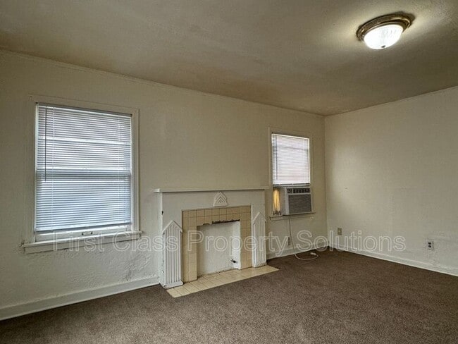 Building Photo - 1904 NE 25th St