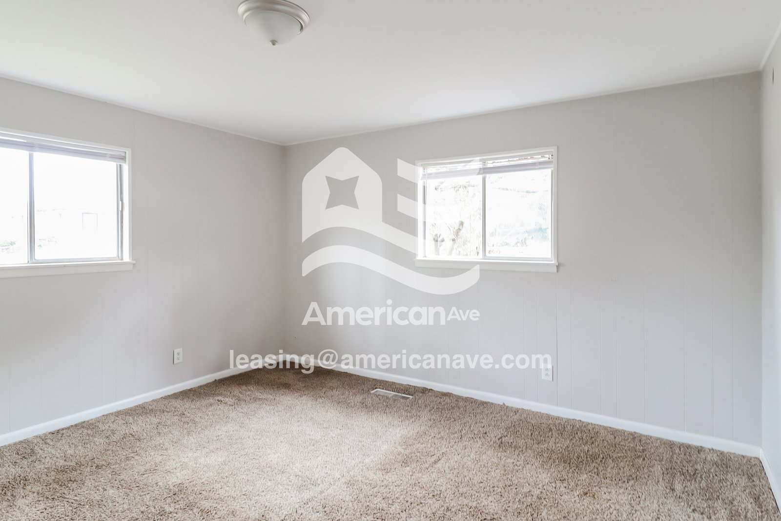 Building Photo - 25 10th Ave SW