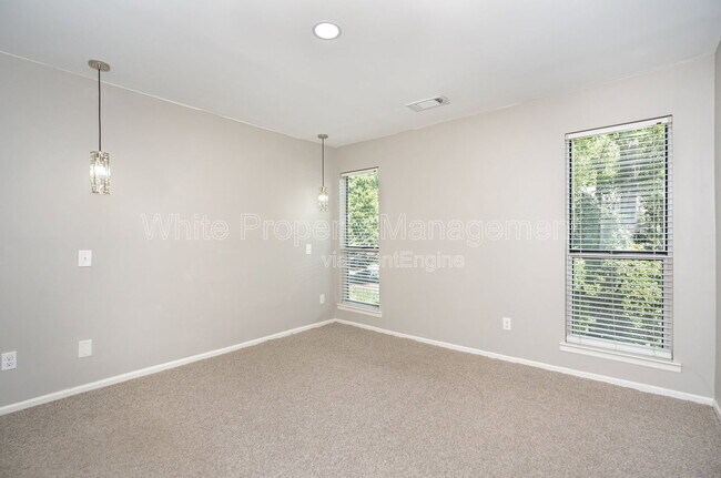 Building Photo - 2516 Cranbrook Ln