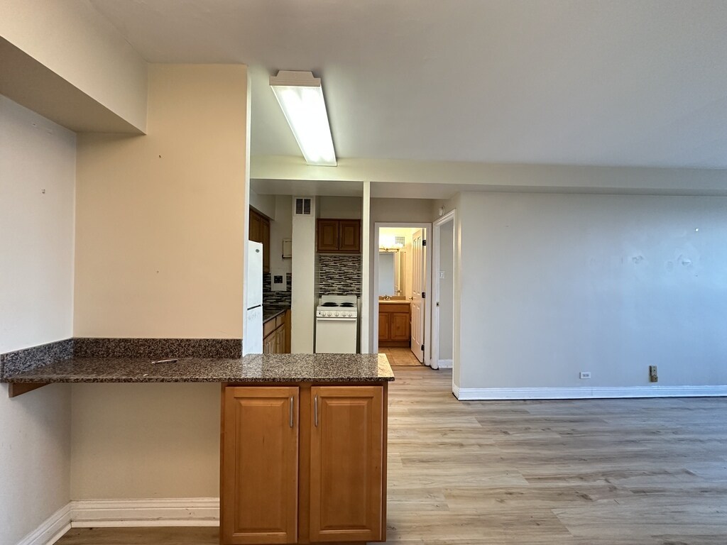 Building Photo - 4180 N Marine Dr