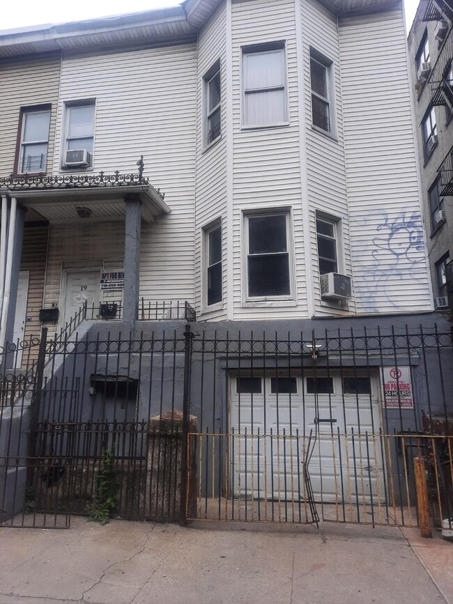 Primary Photo - 19 Minerva Pl