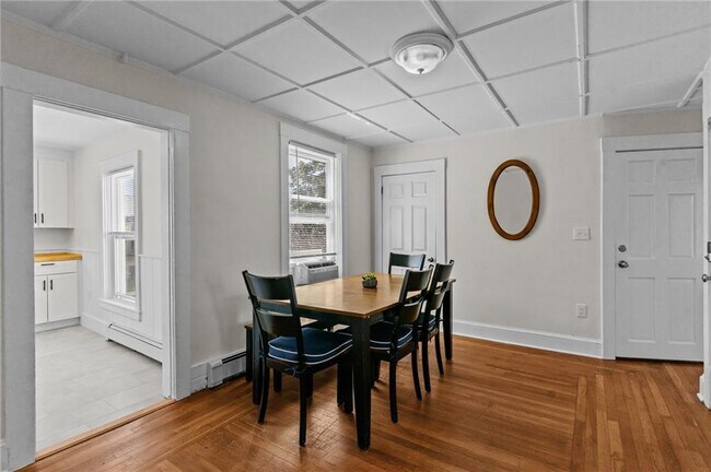 Building Photo - 11 Young St