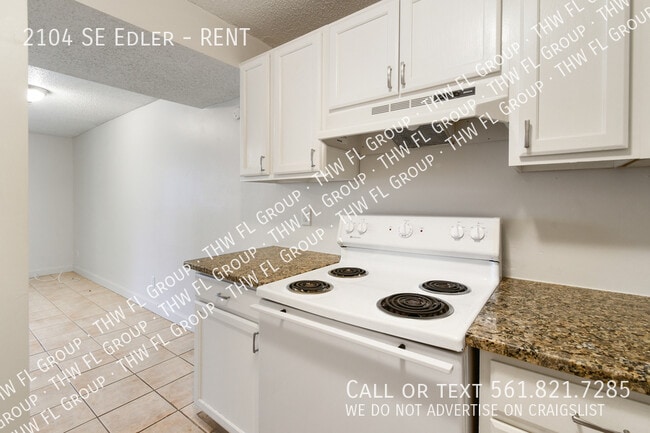 Building Photo - 2104 SE Edler Dr