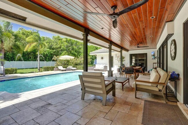 Building Photo - Boca Raton Beautifully Updated 4 Bedroom Pool Home