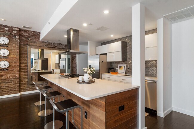 Building Photo - 136 Arlington St