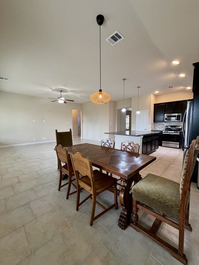 Building Photo - 646 Ridge Lawn Dr