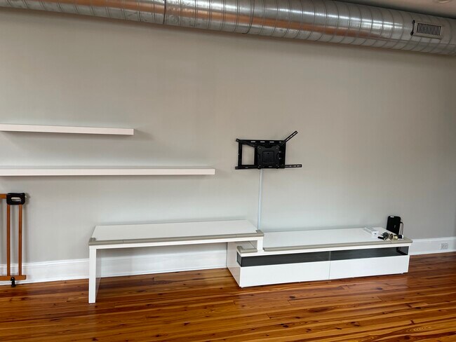 Building Photo - 116 E Council St