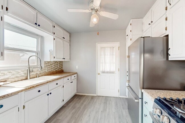 Building Photo - Charming 3 bedroom, 2 bath home in Central El Paso! Special No admin fee, $29 application fee!