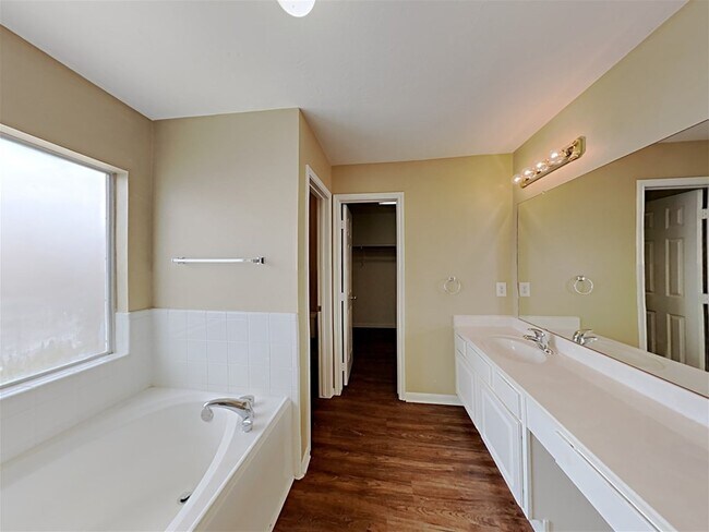 Building Photo - 411 Cedar Point Dr