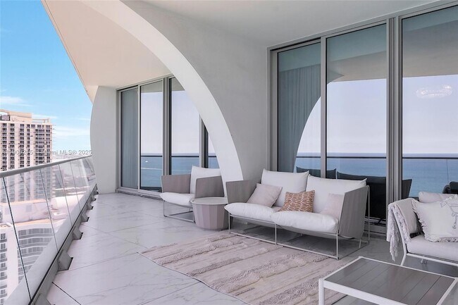 Building Photo - 16901 Collins Ave