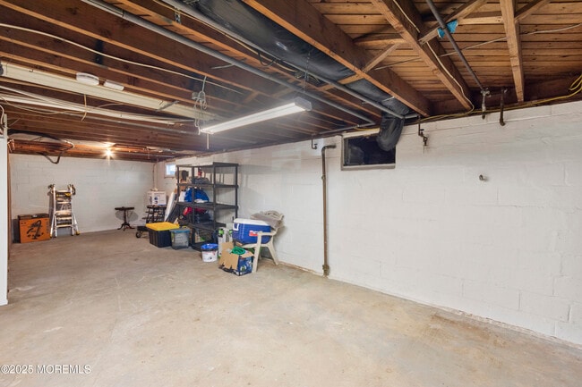 Building Photo - 85 Helen Ave