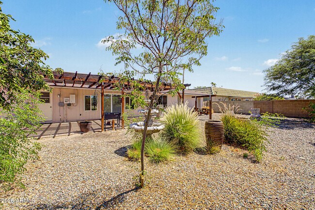Building Photo - 9847 W Wrangler Dr