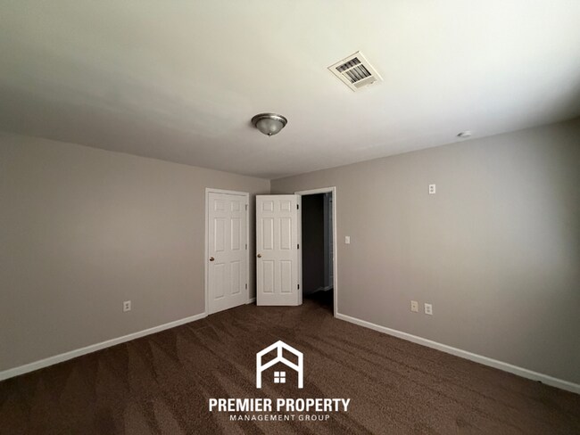 Building Photo - Stunning 3BR/2.5BA Trussville Estate | 1,990 Sq Ft, Stone Fireplace, Garage & Deck