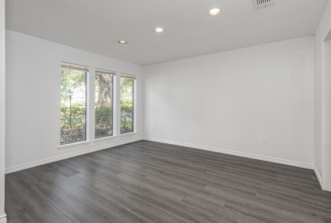 Building Photo - 4011 Flint Creek Dr