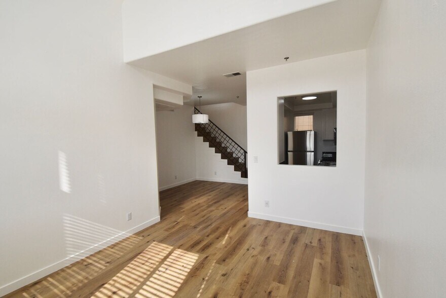 Building Photo - 425 N Alvarado St