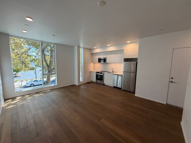 Building Photo - 2419 Binnen Ln