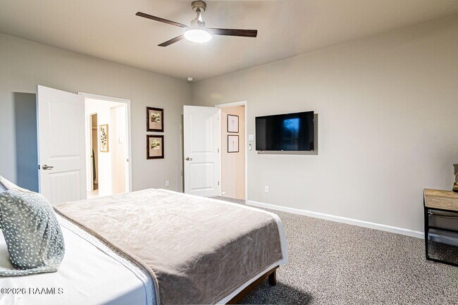 Building Photo - 125 Lake Ridge Dr