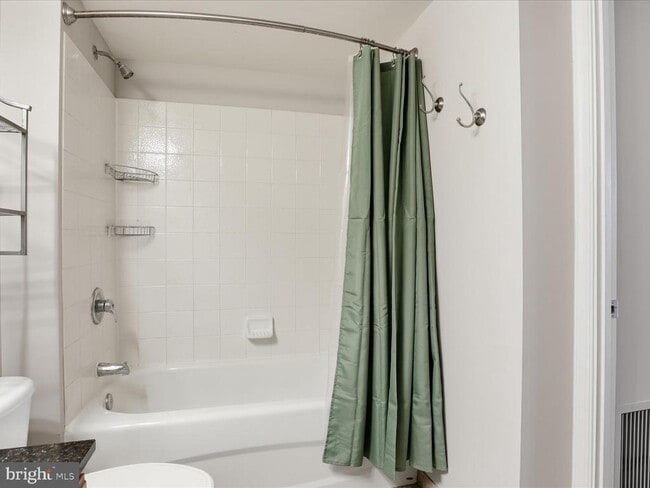 Building Photo - 880 N Pollard St