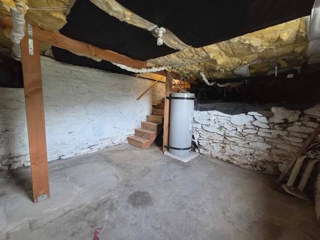 Building Photo - Charming 2 Bedroom With Valley View!